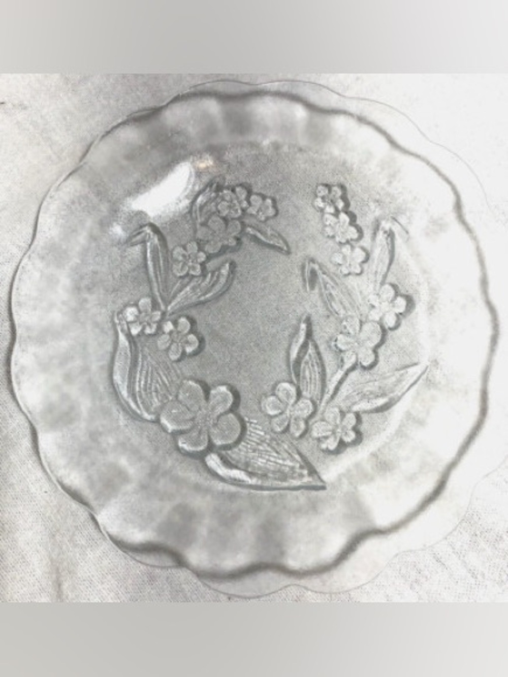 Glass Plates Scalloped
Frosted 7-1/4" Salad Dessert
KIG INDONESIA LOT OF 7